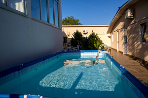Гостевые дома Николаевки с бассейном, "КрымНик" с бассейном - фото