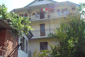 Гостевые дома Лазаревского с детской площадкой, "Голландия" с детской площадкой - забронировать номер
