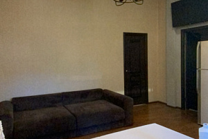 Дома Абхазии недорого, 2-комнатный Воронова 41 недорого