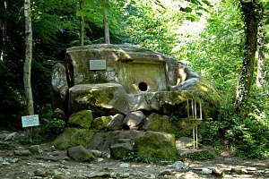 Волконский дольмен