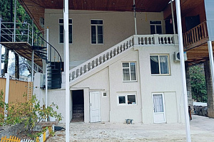 Гостевые дома Абхазии на первой береговой линии, "На улице Чачба" на первой береговой линии - забронировать номер