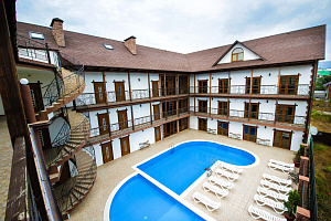 Гостиницы Голубой Бухты с бассейном, "Вилла Лагуна" с бассейном - фото