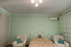 Квартиры Алушты с видом на море, 1-комнатная Ленина 3 с видом на море - цены