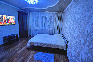 Гостиницы Орла с бассейном, 1-комнатная Латышских Стрелков 45 с бассейном - забронировать номер