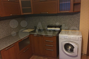 2х-комнатная квартира Максима Горького 55