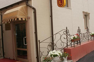 Гостиницы Хабаровска у парка, "Лотос" у парка - фото