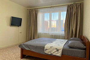 Гостиницы Перми на набережной, 2х-комнатная Луначарского 66 на набережной - фото