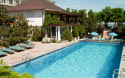 Лучшие гостевые дома Темрюкского района с бассейном для отдыха летом 2026