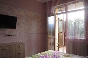 Квартиры Кабардинки с видом на море, 2х-комнатная Мира 15 с видом на море - фото