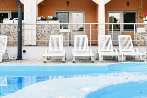 Гостевые дома Феодосии с бассейном, "Вилла Нимфей" (1-й корпус) с бассейном - забронировать номер
