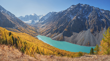 В глуши с комфортом. Что нового готов предложить туристам осенний Алтай