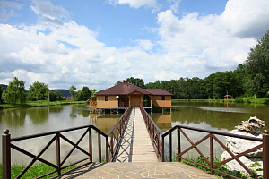Дома Каменномостского с бассейном, "Озеро желаний" с бассейном