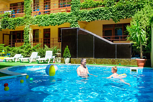 Гостевые дома Судака с бассейном, "Изюм" с бассейном - цены