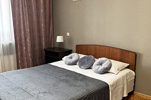 1-комнатная квартира Братьев Кашириных 88