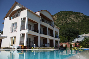 Гостевые дома Алушты с бассейном, "Вилла Аккорд" с бассейном - фото