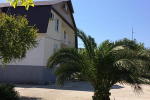 Гостевые дома Абхазии с бассейном, "Тёплый очаг" с бассейном - фото