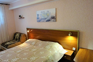Квартиры Ялты с видом на море, 1-комнатная Партизанская 4 кв 3/А с видом на море - цены
