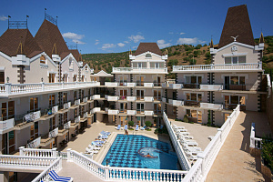 Отели Малореченского с бассейном, "Камелот" с бассейном - фото