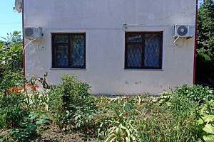 Гостевые дома Бетты с бассейном, Лесная 6 с бассейном - цены