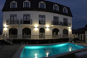Отели Голубицкой с бассейном, "Antares Estate" мини-отель с бассейном