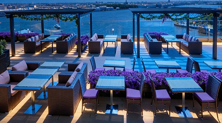 Кафе с лучшими видами на Неву в начале весны в Санкт-Петербурге