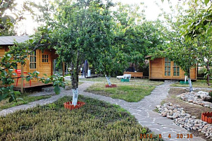Гостевые дома Пересыпи с бассейном, Комсомольская 3 с бассейном
