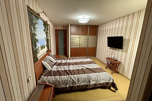 Комната в , 3х-комнатная Александра Хохлова 1