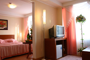 Гостиницы Южно-Сахалинска у парка, "Турист" гостиничный комплекс у парка