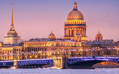 Императорские дворцы Санкт-Петербурга зимой — тишина, красота и история