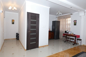 Квартиры Сухума на месяц, 2х-комнатная Агумава 1 кв 38 на месяц - фото