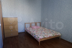 Квартира в , 3х-комнатная Малиновского 12 - фото