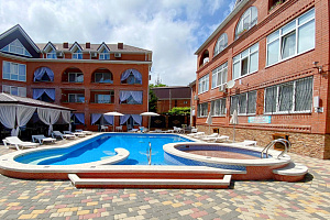 Гостевые дома Дивноморского с бассейном, "Багира" с бассейном - фото
