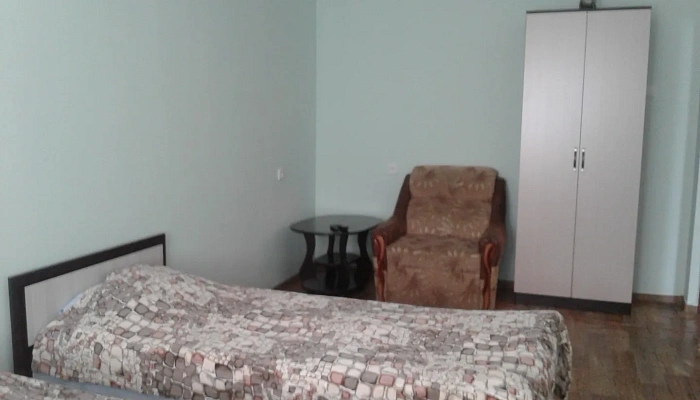 &quot;С двумя спальными местами&quot; 1-комнатная квартира в Белореченске - фото 1