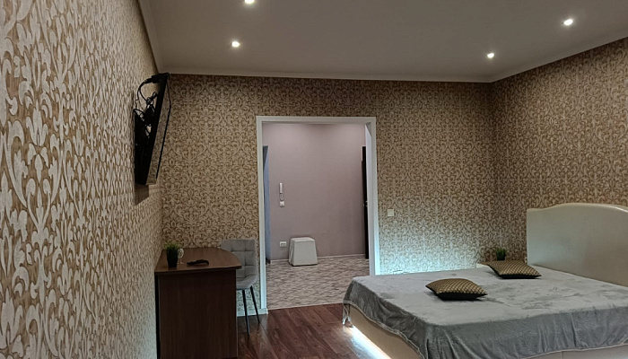 1-комнатная квартира Севастопольская 2к4 в Тюмени - фото 1