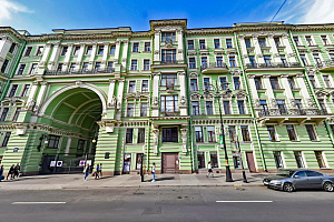 Дома Санкт-Петербурга с бассейном, "На троих Кирочная 32-34"-студия с бассейном