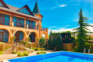 Гостевые дома Коктебеля с бассейном, "Камелот" с бассейном - фото